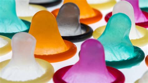Blowjob ohne Kondom gegen Aufpreis Erotik Massage Baal